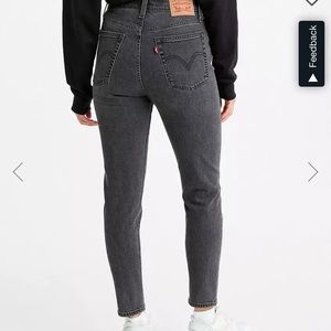 Black Levi’s wedgie skinny jeans